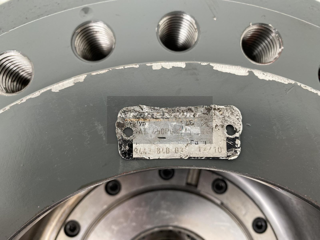 Moteur de translation pour Pelle sur chenille Liebherr Fahrantrieb Typ:FAT450P004, ID-Nr.9443840 - ID-Nr.944384003. LH60C, LH60CP, LH60EC, LH80C, LH80EC, ER944C, LOS944, LOS954, R944B, R944C, R954B, R954C. #794#: photos 19 Moteur de translation pour Pelle sur chenille Liebherr Fahrantrieb Typ:FAT450P004, ID-Nr.9443840 - ID-Nr.944384003. LH60C, LH60CP, LH60EC, LH80C, LH80EC, ER944C, LOS944, LOS954, R944B, R944C, R954B, R954C. #794#: photos 19