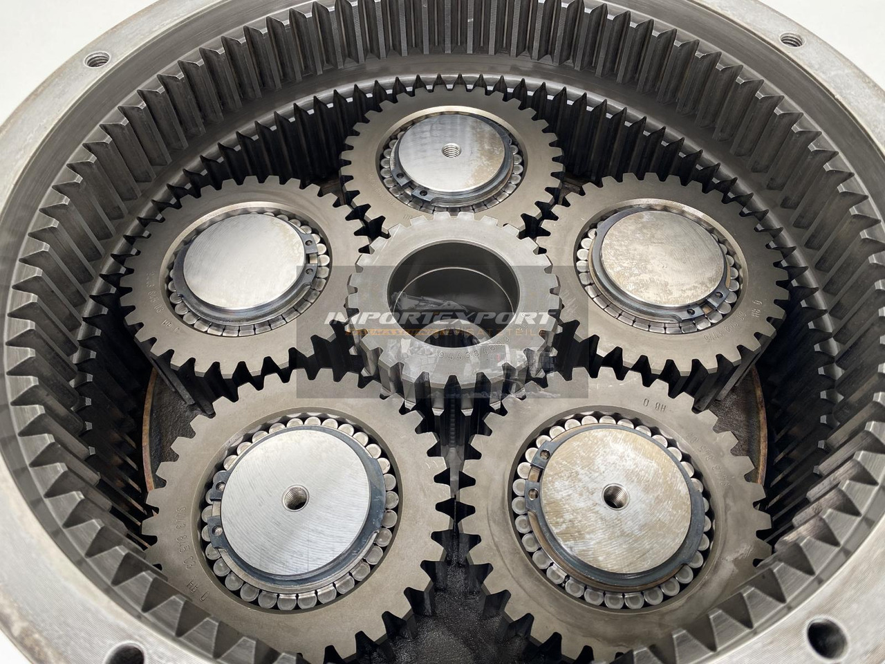 Moteur de translation pour Pelle sur chenille Liebherr Fahrantrieb Typ:FAT450P004, ID-Nr.9443840 - ID-Nr.944384003. LH60C, LH60CP, LH60EC, LH80C, LH80EC, ER944C, LOS944, LOS954, R944B, R944C, R954B, R954C. #794#: photos 12 Moteur de translation pour Pelle sur chenille Liebherr Fahrantrieb Typ:FAT450P004, ID-Nr.9443840 - ID-Nr.944384003. LH60C, LH60CP, LH60EC, LH80C, LH80EC, ER944C, LOS944, LOS954, R944B, R944C, R954B, R954C. #794#: photos 12