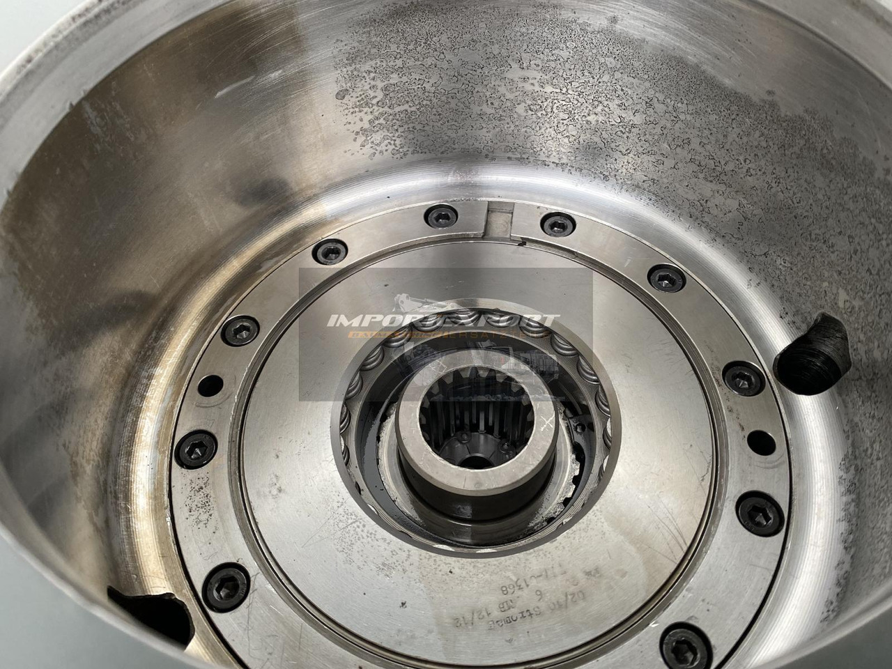 Moteur de translation pour Pelle sur chenille Liebherr Fahrantrieb Typ:FAT450P004, ID-Nr.9443840 - ID-Nr.944384003. LH60C, LH60CP, LH60EC, LH80C, LH80EC, ER944C, LOS944, LOS954, R944B, R944C, R954B, R954C. #794#: photos 11 Moteur de translation pour Pelle sur chenille Liebherr Fahrantrieb Typ:FAT450P004, ID-Nr.9443840 - ID-Nr.944384003. LH60C, LH60CP, LH60EC, LH80C, LH80EC, ER944C, LOS944, LOS954, R944B, R944C, R954B, R954C. #794#: photos 11