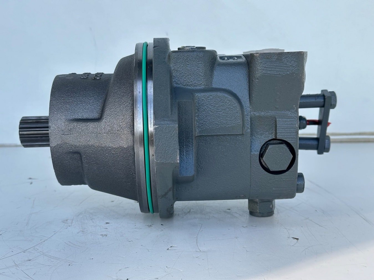 Liebherr Hydraulikeinbaumotor FMF045, ID-Nr.10132702. A924,LH30C,LH30M,LH35M,LH35MT,LH40C,LH40CP,LH40M,LH40MP,LH50CHR,LH50M,LH50MHR,LH50MT. #23.12.01074# - Moteur hydraulique pour Pelle sur pneus: photos 1 Liebherr Hydraulikeinbaumotor FMF045, ID-Nr.10132702. A924,LH30C,LH30M,LH35M,LH35MT,LH40C,LH40CP,LH40M,LH40MP,LH50CHR,LH50M,LH50MHR,LH50MT. #23.12.01074# - Moteur hydraulique pour Pelle sur pneus: photos 1