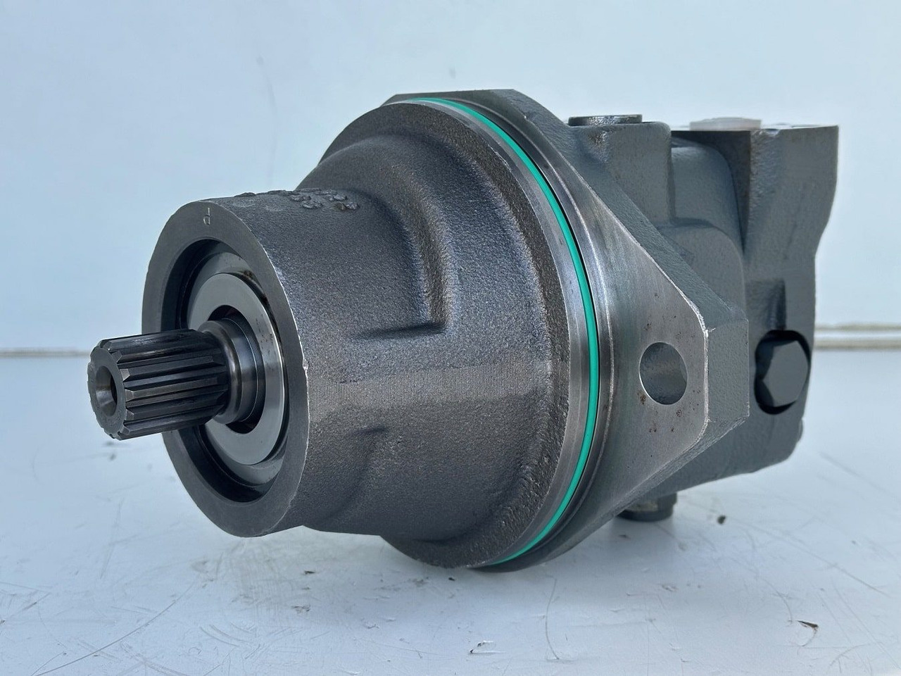 Liebherr Hydraulikeinbaumotor FMF045, ID-Nr.10132702. A924,LH30C,LH30M,LH35M,LH35MT,LH40C,LH40CP,LH40M,LH40MP,LH50CHR,LH50M,LH50MHR,LH50MT. #23.12.01074# - Moteur hydraulique pour Pelle sur pneus: photos 3 Liebherr Hydraulikeinbaumotor FMF045, ID-Nr.10132702. A924,LH30C,LH30M,LH35M,LH35MT,LH40C,LH40CP,LH40M,LH40MP,LH50CHR,LH50M,LH50MHR,LH50MT. #23.12.01074# - Moteur hydraulique pour Pelle sur pneus: photos 3