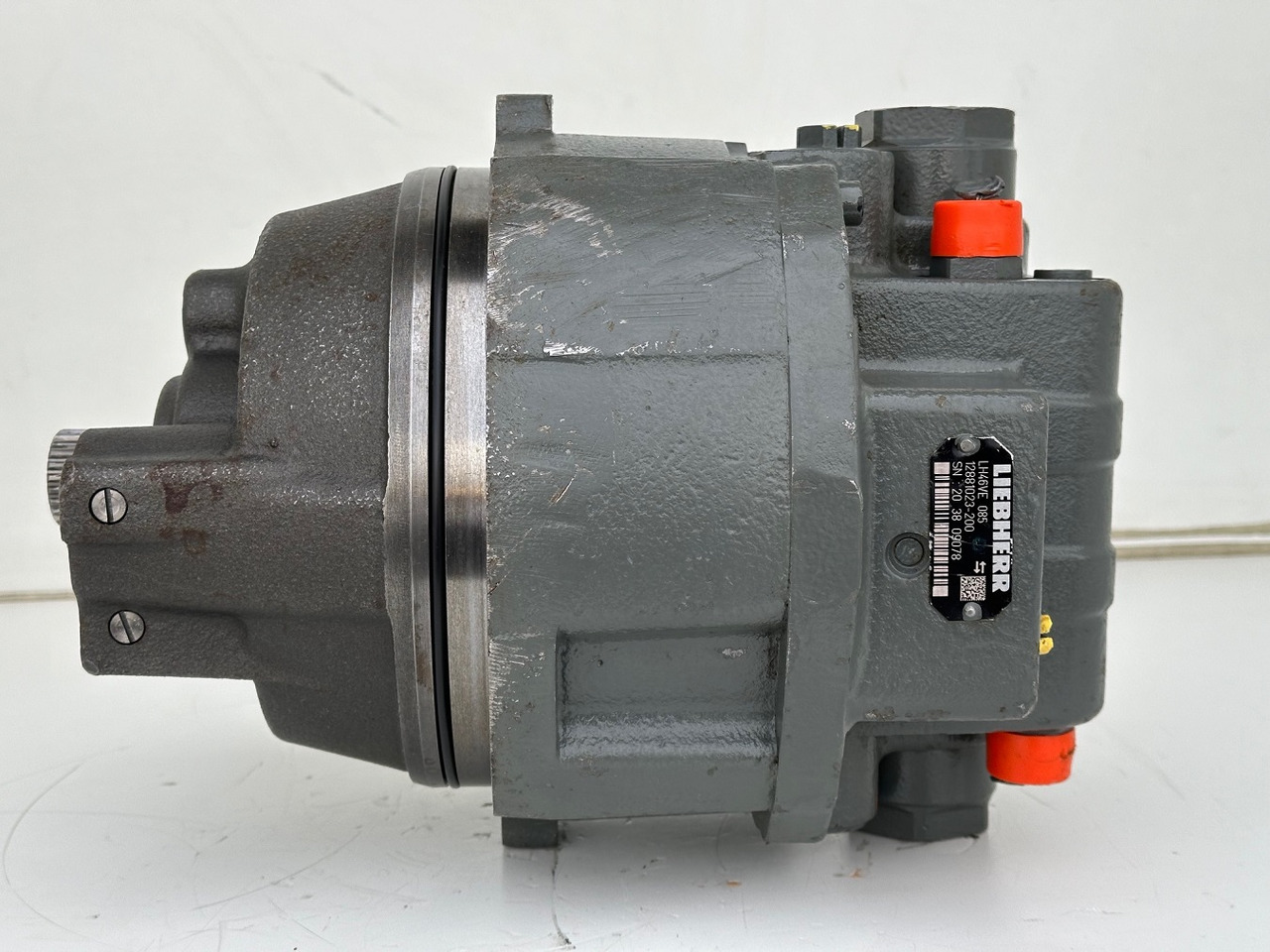 Liebherr Hydraulikeinbaumotor LH46VE 085. ID-Nr.12421312 - ID-Nr.12881023. LO1926, LOS926 K-LC, R922, R924, R926, R926 K-LC, R930 T. #20.38.0978# - Moteur hydraulique pour Engins de chantier: photos 3 Liebherr Hydraulikeinbaumotor LH46VE 085. ID-Nr.12421312 - ID-Nr.12881023. LO1926, LOS926 K-LC, R922, R924, R926, R926 K-LC, R930 T. #20.38.0978# - Moteur hydraulique pour Engins de chantier: photos 3