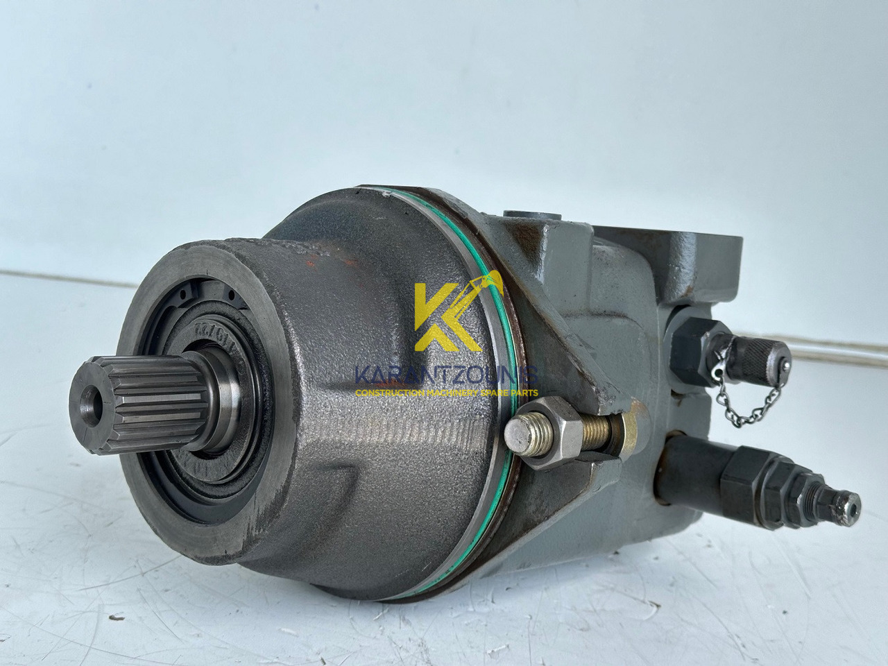 Liebherr Hydraulikeinbaumotor Typ:FMF058, ID-Nr.10122576 - ID-Nr.10145827 - ID-Nr.11371069. LOS1906, P924 COMP , R906, R906 PROTO, R916, R922, R924, R924 COMP, R926 COMP, R926 K LC. #39780# - Moteur hydraulique pour Pelle: photos 1 Liebherr Hydraulikeinbaumotor Typ:FMF058, ID-Nr.10122576 - ID-Nr.10145827 - ID-Nr.11371069. LOS1906, P924 COMP , R906, R906 PROTO, R916, R922, R924, R924 COMP, R926 COMP, R926 K LC. #39780# - Moteur hydraulique pour Pelle: photos 1