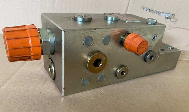 Liebherr Rohrbruchsicherung ID-Nr.5009808. - Valve hydraulique pour Pelle sur chenille: photos 1 Liebherr Rohrbruchsicherung ID-Nr.5009808. - Valve hydraulique pour Pelle sur chenille: photos 1