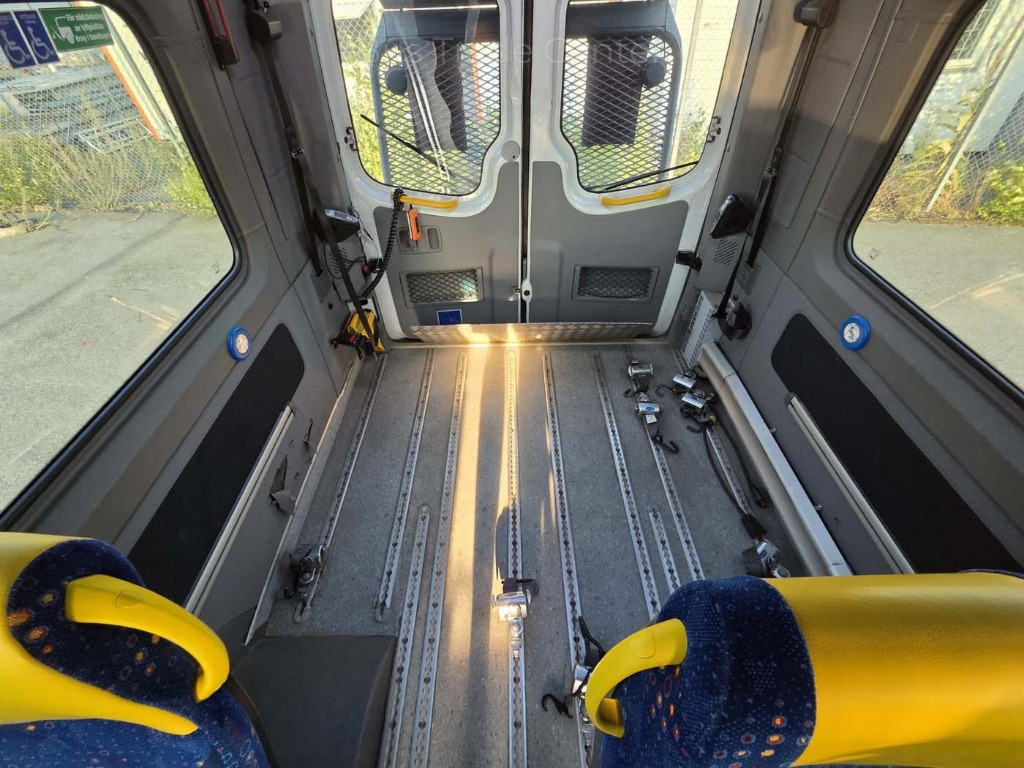 VOLKSWAGEN Crafter 50 LR // 2 units with lift - Minibus, Transport de personnes: photos 4 VOLKSWAGEN Crafter 50 LR // 2 units with lift - Minibus, Transport de personnes: photos 4