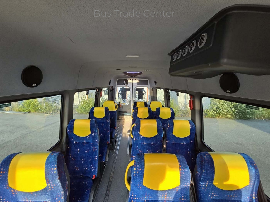 VOLKSWAGEN Crafter 50 LR // 3 units with lift - Minibus, Transport de personnes: photos 3 VOLKSWAGEN Crafter 50 LR // 3 units with lift - Minibus, Transport de personnes: photos 3
