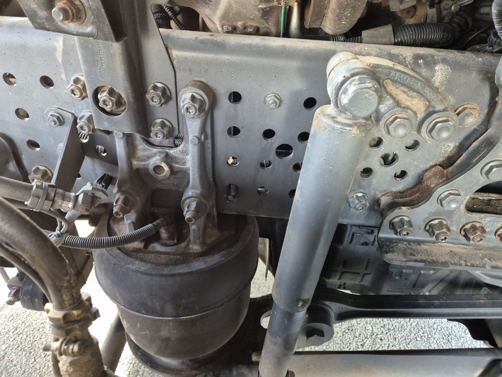 Mercedes Benz 1846 Actros (Nr. 5883) - Camion citerne: photos 3 Mercedes Benz 1846 Actros (Nr. 5883) - Camion citerne: photos 3