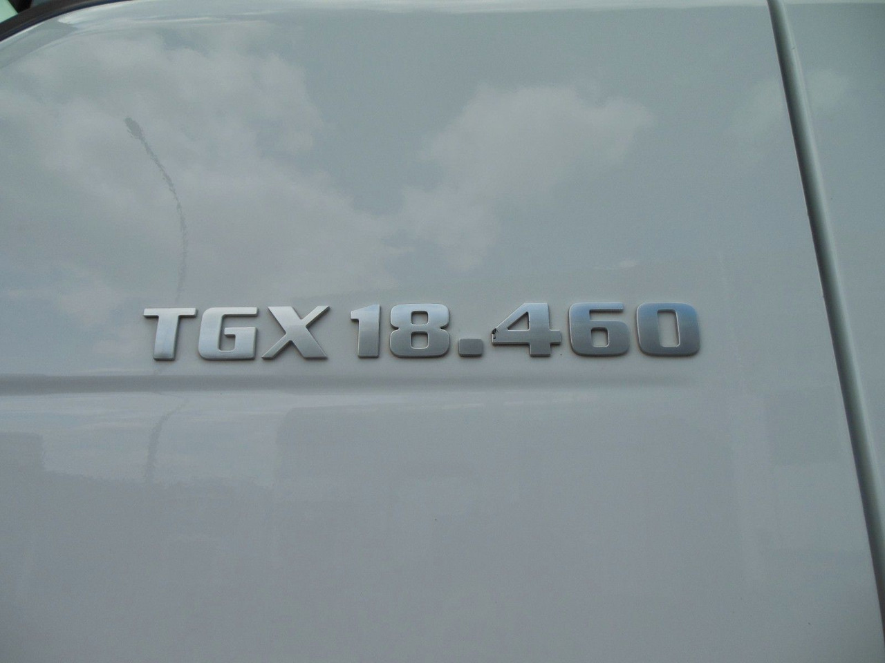 MAN TGX 18.460, XLX, VOLL LUFT, PRITSCHE 9,2M, TOP!! - Camion à rideaux coulissants: photos 5 MAN TGX 18.460, XLX, VOLL LUFT, PRITSCHE 9,2M, TOP!! - Camion à rideaux coulissants: photos 5