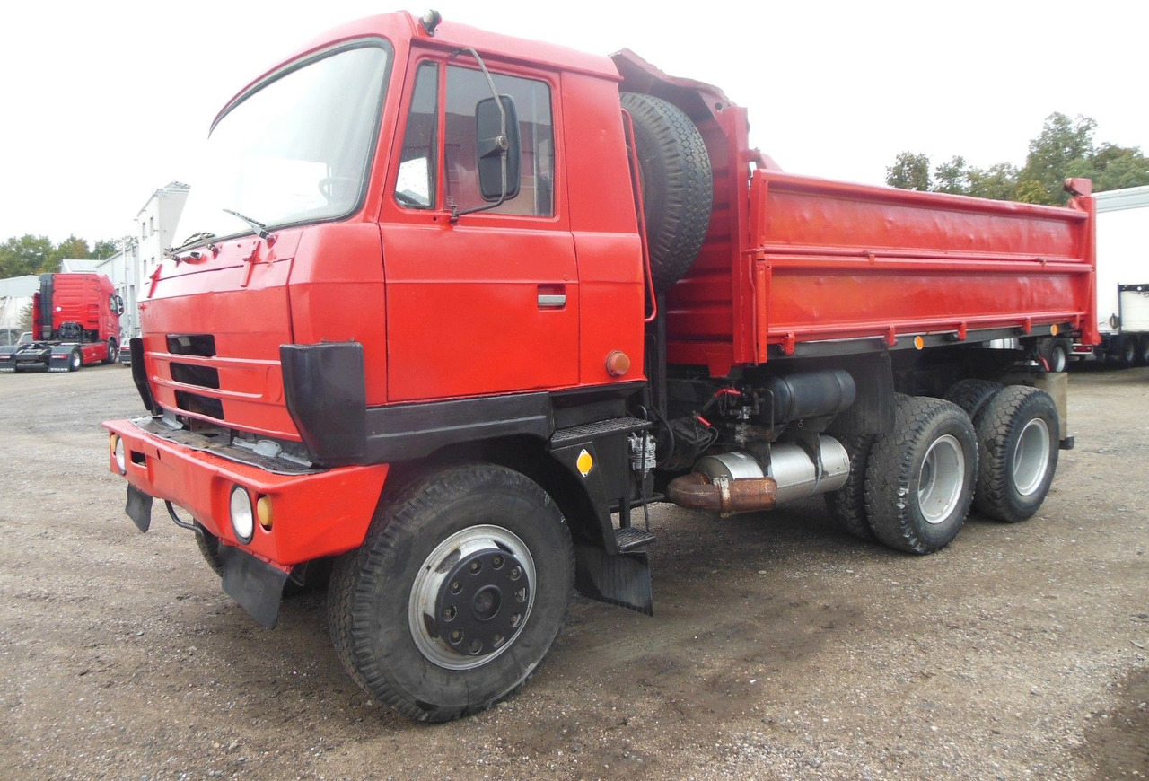 Tatra T 815, 6x6 - Camion benne: photos 1 Tatra T 815, 6x6 - Camion benne: photos 1