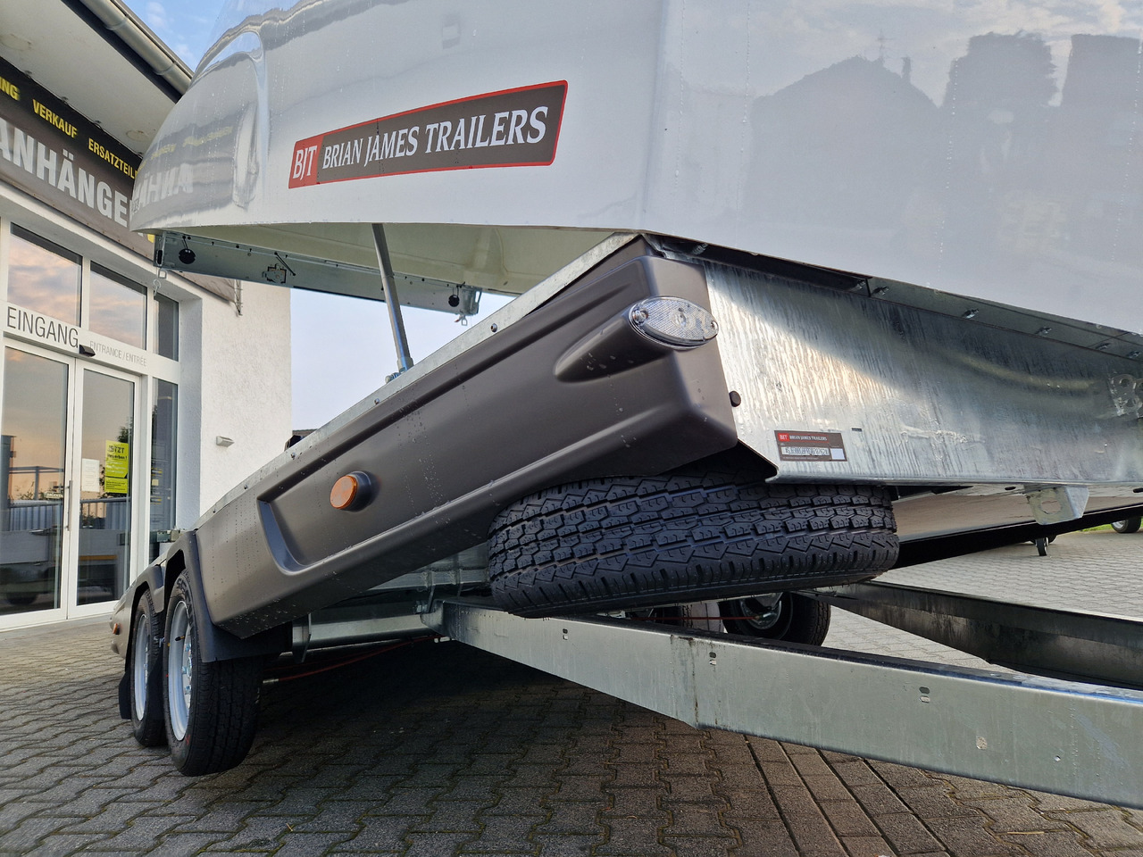 BJT Race Shuttle 2 Transporter 430x195x160cm ankippbar Winde 2600kg 100 km/H Modell 2024 - Remorque porte-voitures: photos 4 BJT Race Shuttle 2 Transporter 430x195x160cm ankippbar Winde 2600kg 100 km/H Modell 2024 - Remorque porte-voitures: photos 4