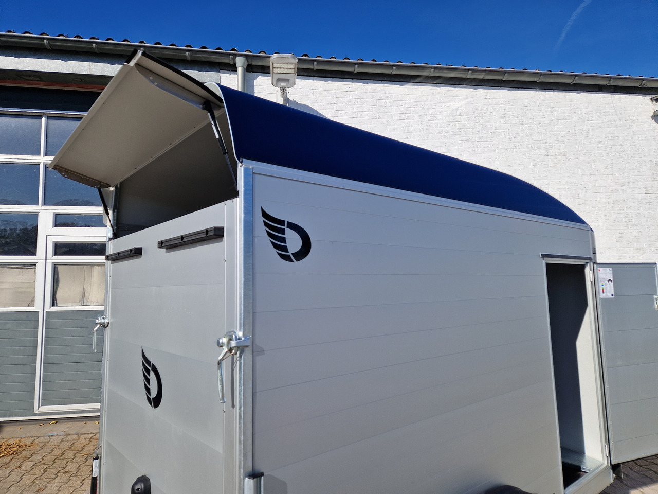 Remorque fourgon Cargo Roadster 300 300x150x184cm Alu Poly royal blau Alufelgen darkline Pullman 1300kg 100km/H: photos 11 Remorque fourgon Cargo Roadster 300 300x150x184cm Alu Poly royal blau Alufelgen darkline Pullman 1300kg 100km/H: photos 11