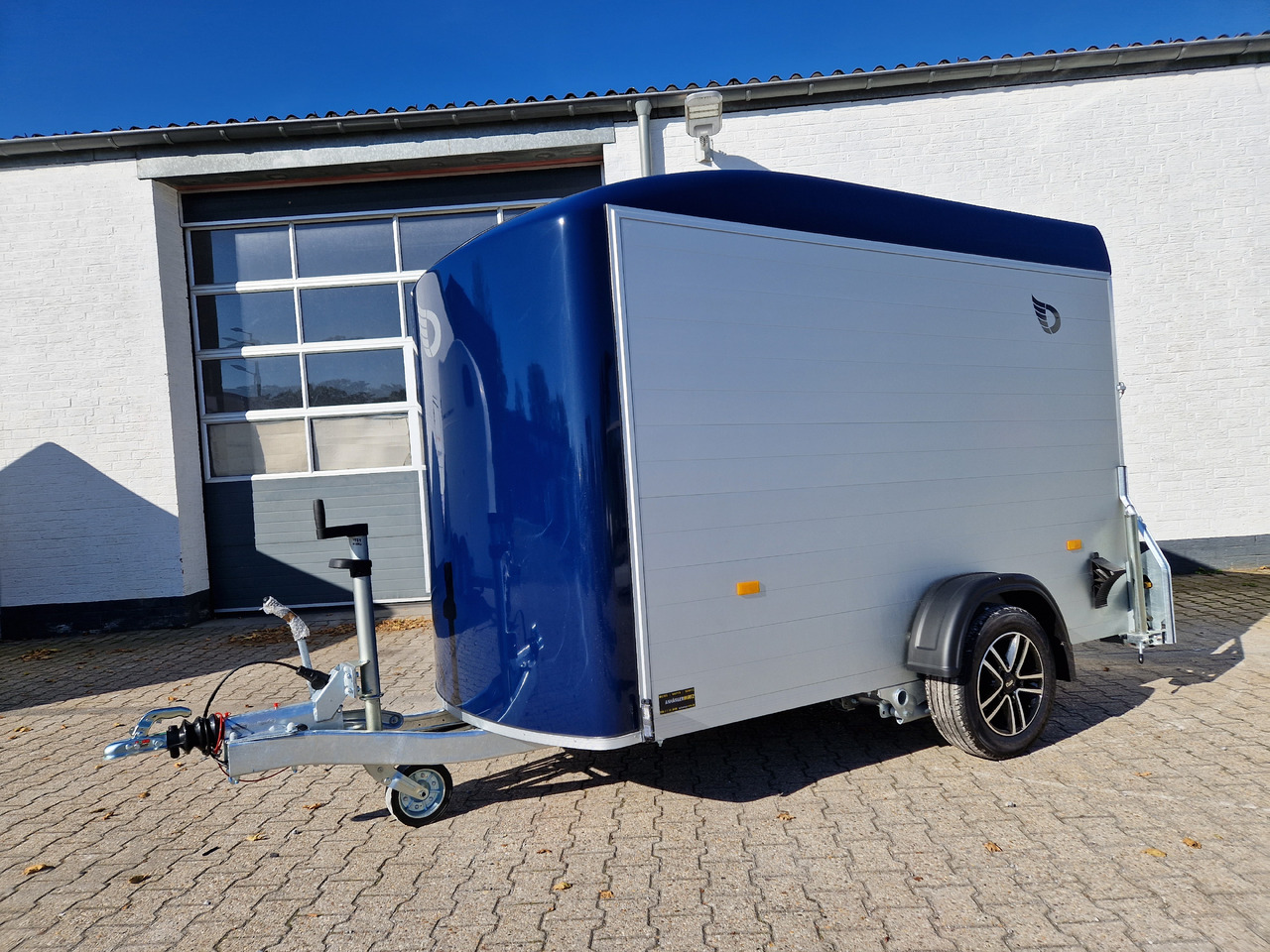 Remorque fourgon Cargo Roadster 300 300x150x184cm Alu Poly royal blau Alufelgen darkline Pullman 1300kg 100km/H: photos 10 Remorque fourgon Cargo Roadster 300 300x150x184cm Alu Poly royal blau Alufelgen darkline Pullman 1300kg 100km/H: photos 10