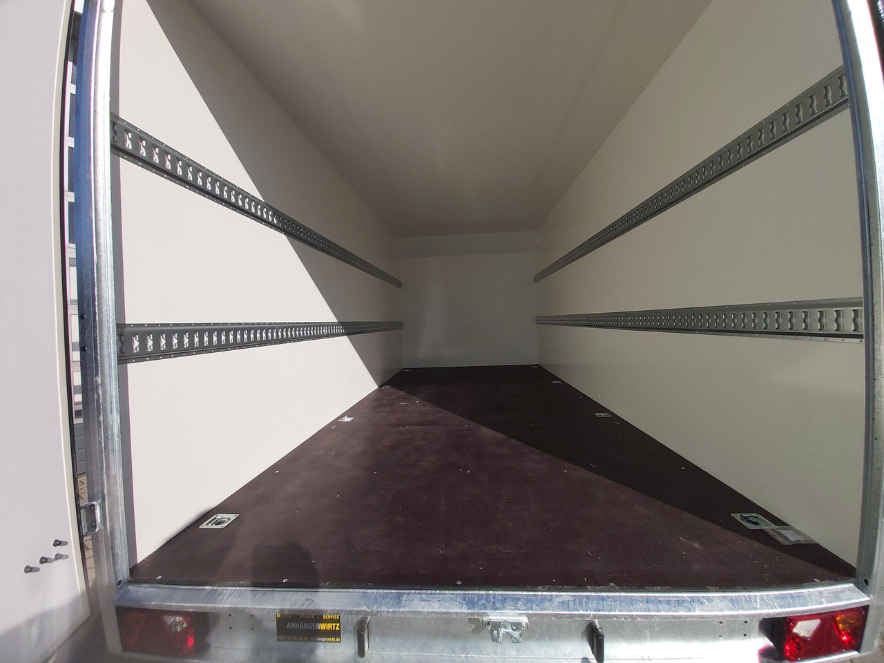 Remorque fourgon Hochlader Koffer TFSP 470T.00 470x220x210cm aero Zurrsystem 10" 100km/H 2700kg: photos 6