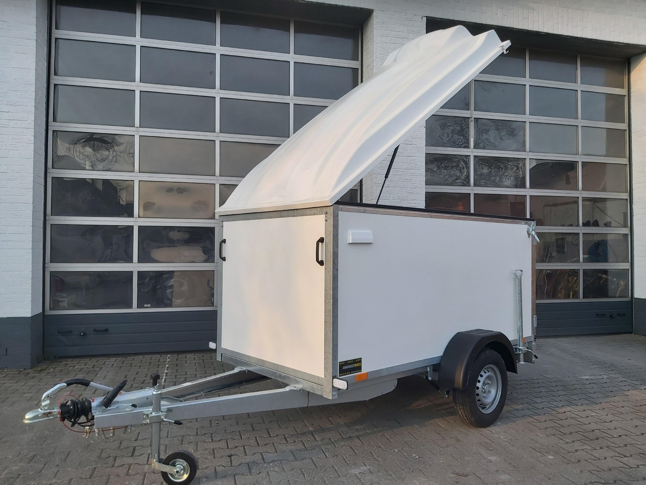 Kargo Deckel TFDL 250.01 245x130x140cm Heckrampe Stützen (S) 100km/H 1300kg Aktion - Remorque pour moto: photos 1 Kargo Deckel TFDL 250.01 245x130x140cm Heckrampe Stützen (S) 100km/H 1300kg Aktion - Remorque pour moto: photos 1