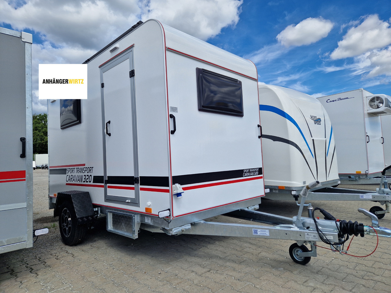 Koffer Camp TFS ST 320.01 320x150x180cm Premium Rampe Seitentür Fenster Bett 1300kg 100km/H - Caravane: photos 1 Koffer Camp TFS ST 320.01 320x150x180cm Premium Rampe Seitentür Fenster Bett 1300kg 100km/H - Caravane: photos 1