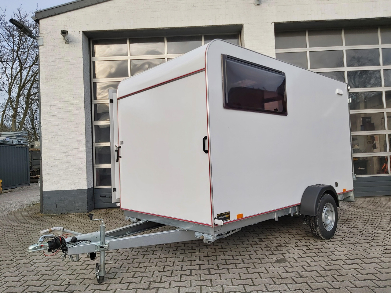 Koffer Sport Camp TFS 360.00 360x180x190cm aero Seitentür Fenster Dachlüfter 12V 1500kg 100km/H - Remorque fourgon: photos 3 Koffer Sport Camp TFS 360.00 360x180x190cm aero Seitentür Fenster Dachlüfter 12V 1500kg 100km/H - Remorque fourgon: photos 3