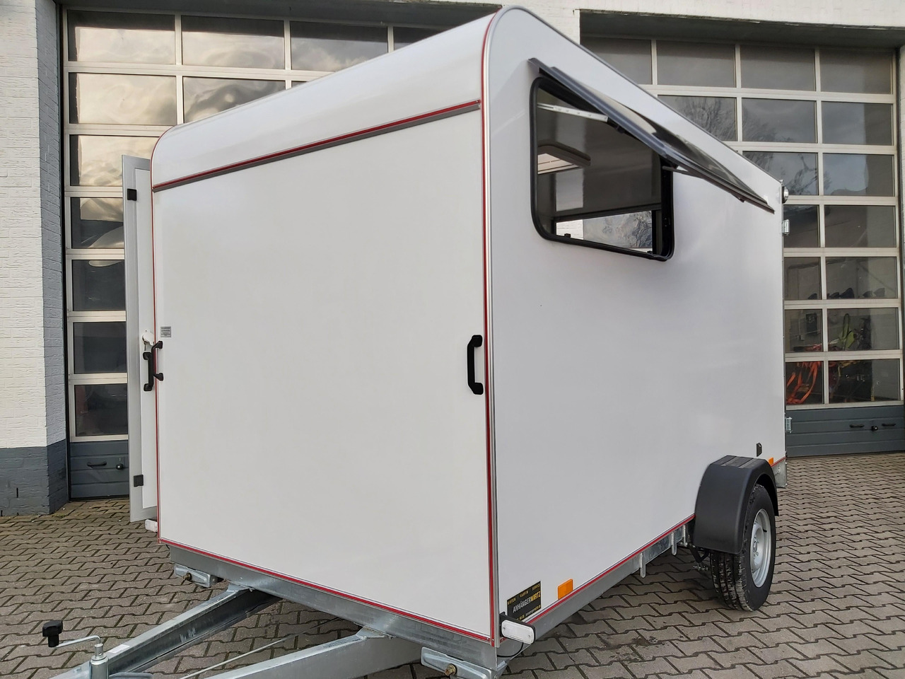 Koffer Sport Camp TFS 360.00 360x180x190cm aero Seitentür Fenster Dachlüfter 12V 1500kg 100km/H - Remorque fourgon: photos 4 Koffer Sport Camp TFS 360.00 360x180x190cm aero Seitentür Fenster Dachlüfter 12V 1500kg 100km/H - Remorque fourgon: photos 4