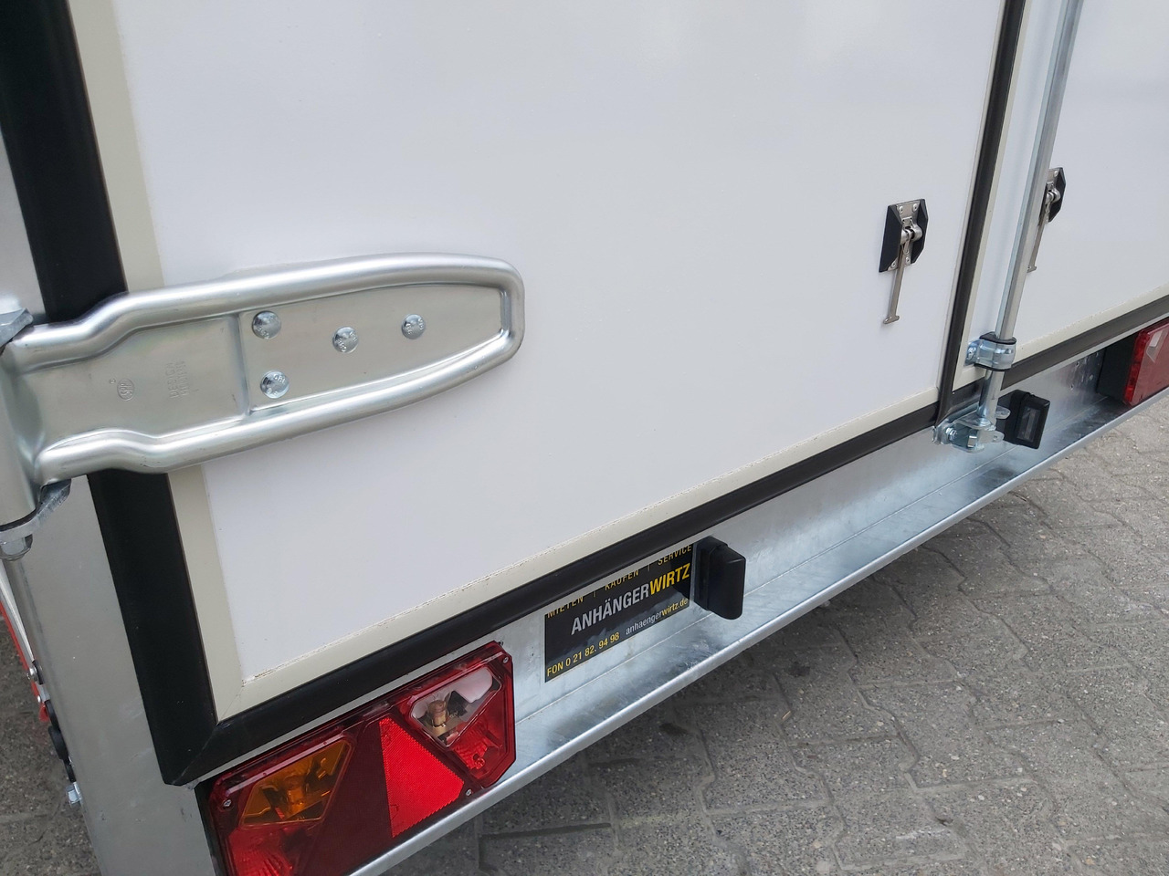 Koffer Sport Camp TFS 360.00 360x180x190cm aero Seitentür Fenster (L) 100km/H 1300kg - Remorque fourgon: photos 5 Koffer Sport Camp TFS 360.00 360x180x190cm aero Seitentür Fenster (L) 100km/H 1300kg - Remorque fourgon: photos 5
