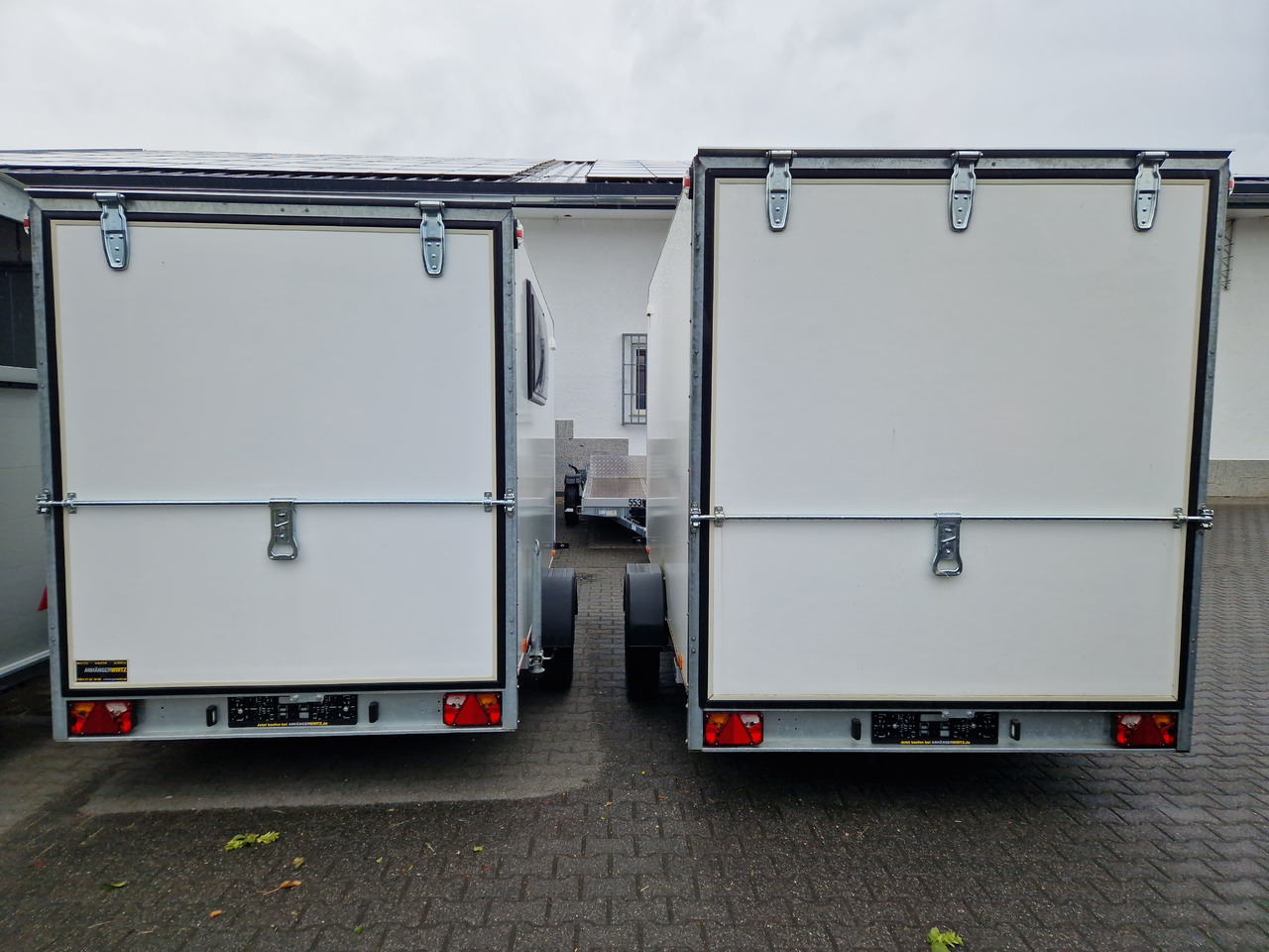 Koffer Sport Camp TFS 360.00 360x200x210cm aero Seitentür Heckklappe Fenster Bett 230V IL (L) 1500kg - Remorque fourgon: photos 4 Koffer Sport Camp TFS 360.00 360x200x210cm aero Seitentür Heckklappe Fenster Bett 230V IL (L) 1500kg - Remorque fourgon: photos 4