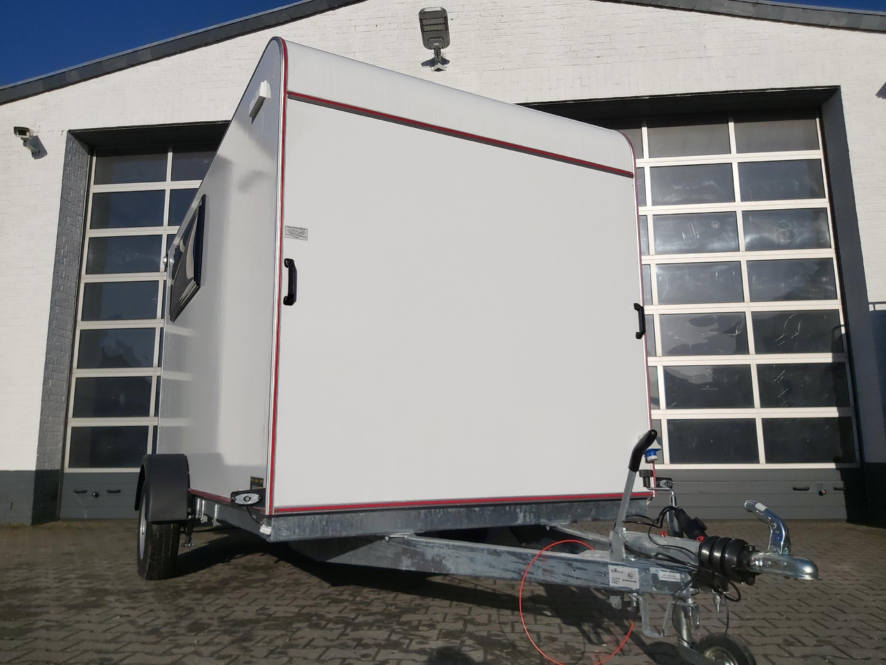 Koffer Sport Camp TFS 360.02 360x180x190cm Heckklappe Seitentür 2 Fenster+ Dachl. 230V 1300kg 100kmH - Remorque fourgon: photos 3 Koffer Sport Camp TFS 360.02 360x180x190cm Heckklappe Seitentür 2 Fenster+ Dachl. 230V 1300kg 100kmH - Remorque fourgon: photos 3