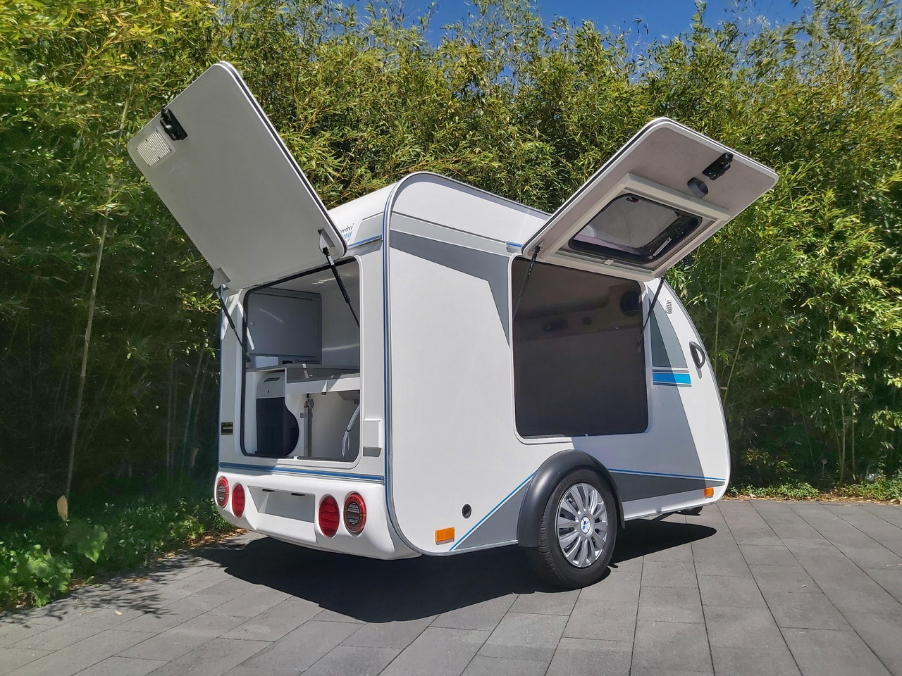 Mini Camper Mini Tommy TMC25 Basic V1 252x140x121cm Küche 100km/H 750kg ohne Bremse Winter Aktion - Caravane: photos 1 Mini Camper Mini Tommy TMC25 Basic V1 252x140x121cm Küche 100km/H 750kg ohne Bremse Winter Aktion - Caravane: photos 1