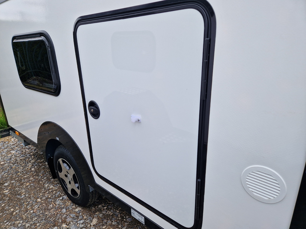 Mini Caravan Cargo Base Camp M+ wild 290cm Alufelgen 2 Fenster 100km/H 800kg - Caravane: photos 2 Mini Caravan Cargo Base Camp M+ wild 290cm Alufelgen 2 Fenster 100km/H 800kg - Caravane: photos 2
