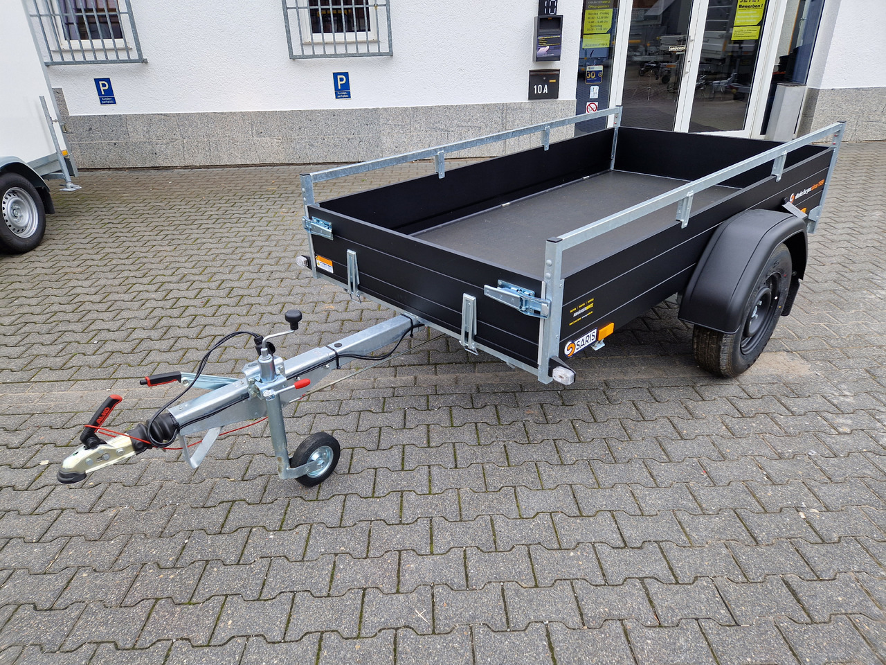 Saris Anhänger DV135 McAlu Pro MP 255x133x44cm black klappbare Vorderwand 1350kg - Remorque voiture: photos 1 Saris Anhänger DV135 McAlu Pro MP 255x133x44cm black klappbare Vorderwand 1350kg - Remorque voiture: photos 1