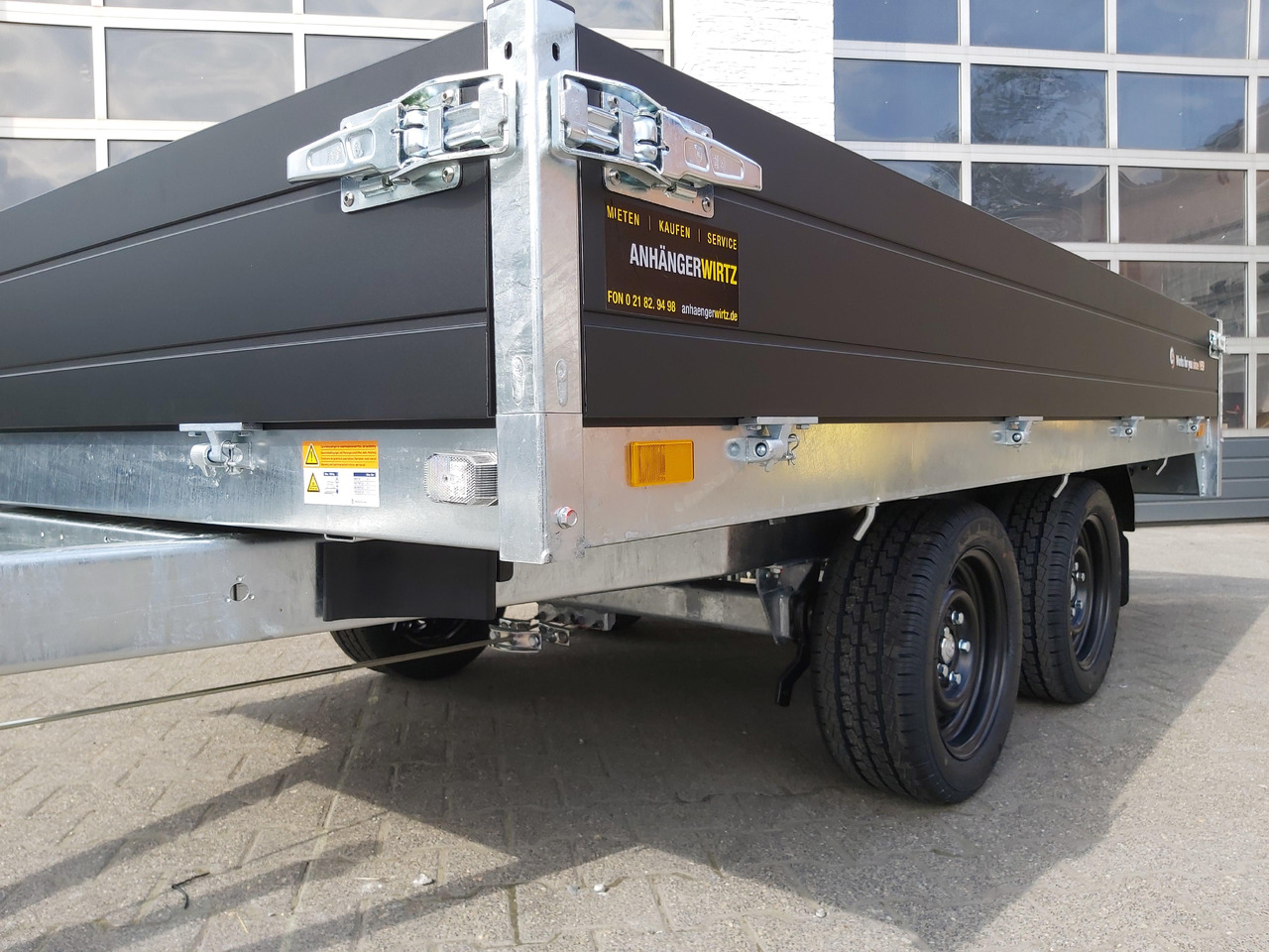 Saris Kipper K1 306 170 2700 2 E 306x170x30cm black Edition Elektro (M) 2700kg Online Aktion - Remorque benne: photos 5 Saris Kipper K1 306 170 2700 2 E 306x170x30cm black Edition Elektro (M) 2700kg Online Aktion - Remorque benne: photos 5