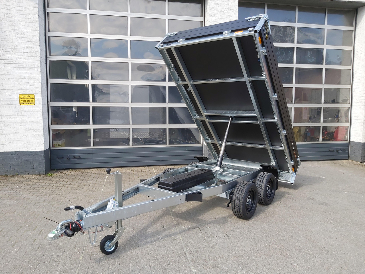 Saris Kipper K1 306 170 2700 2 E 306x170x30cm black Edition Elektro (M) 2700kg Online Aktion - Remorque benne: photos 2 Saris Kipper K1 306 170 2700 2 E 306x170x30cm black Edition Elektro (M) 2700kg Online Aktion - Remorque benne: photos 2