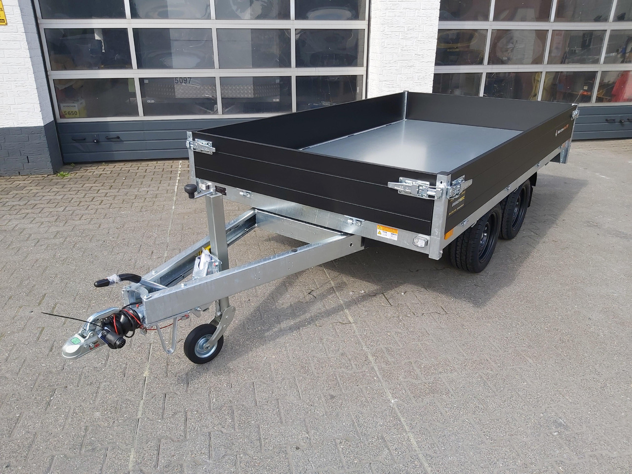 Saris Kipper K1 306 170 2700 2 E 306x170x30cm black Edition Elektro (M) 2700kg Online Aktion - Remorque benne: photos 4 Saris Kipper K1 306 170 2700 2 E 306x170x30cm black Edition Elektro (M) 2700kg Online Aktion - Remorque benne: photos 4