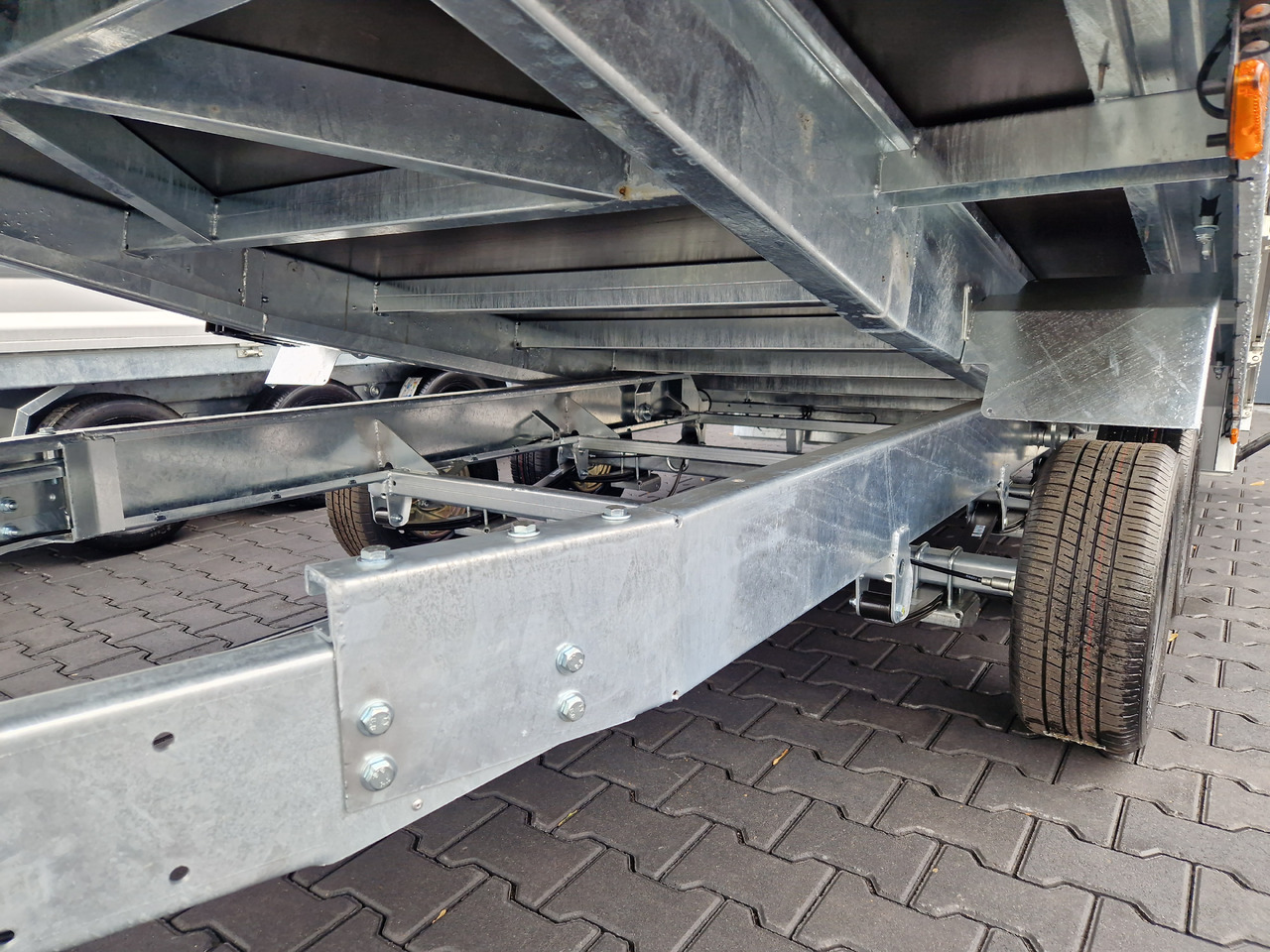Variant Maschinentransporter 3542 UX Maxi Load Tandem Parabelfeder LED Felgen black 3500kg - Remorque porte engin: photos 5 Variant Maschinentransporter 3542 UX Maxi Load Tandem Parabelfeder LED Felgen black 3500kg - Remorque porte engin: photos 5