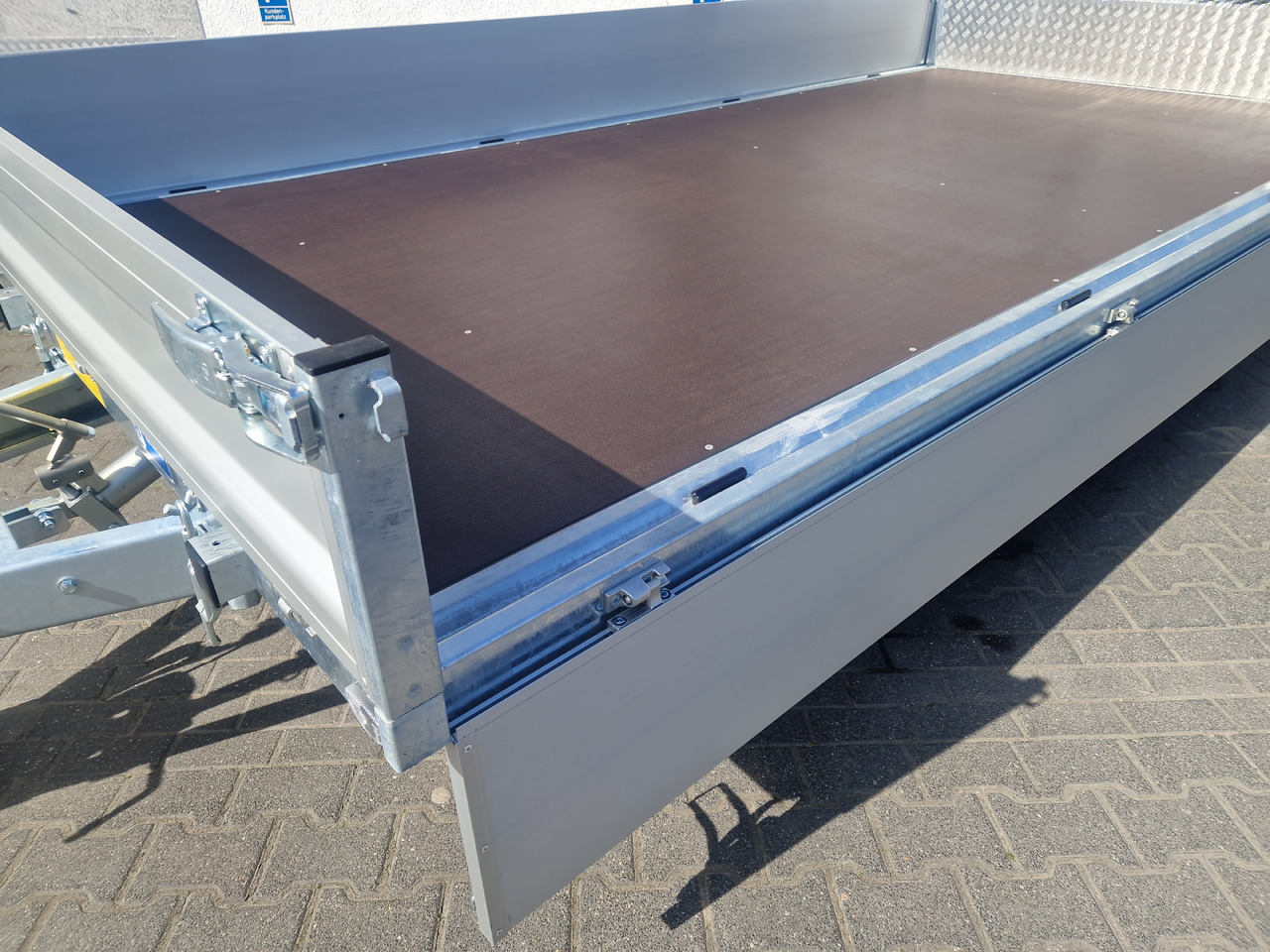 Remorque benne Variant Maschinentransporter 3543 UX Maxi Load LED Tridem Parabelfederung 3500kg: photos 16 Remorque benne Variant Maschinentransporter 3543 UX Maxi Load LED Tridem Parabelfederung 3500kg: photos 16