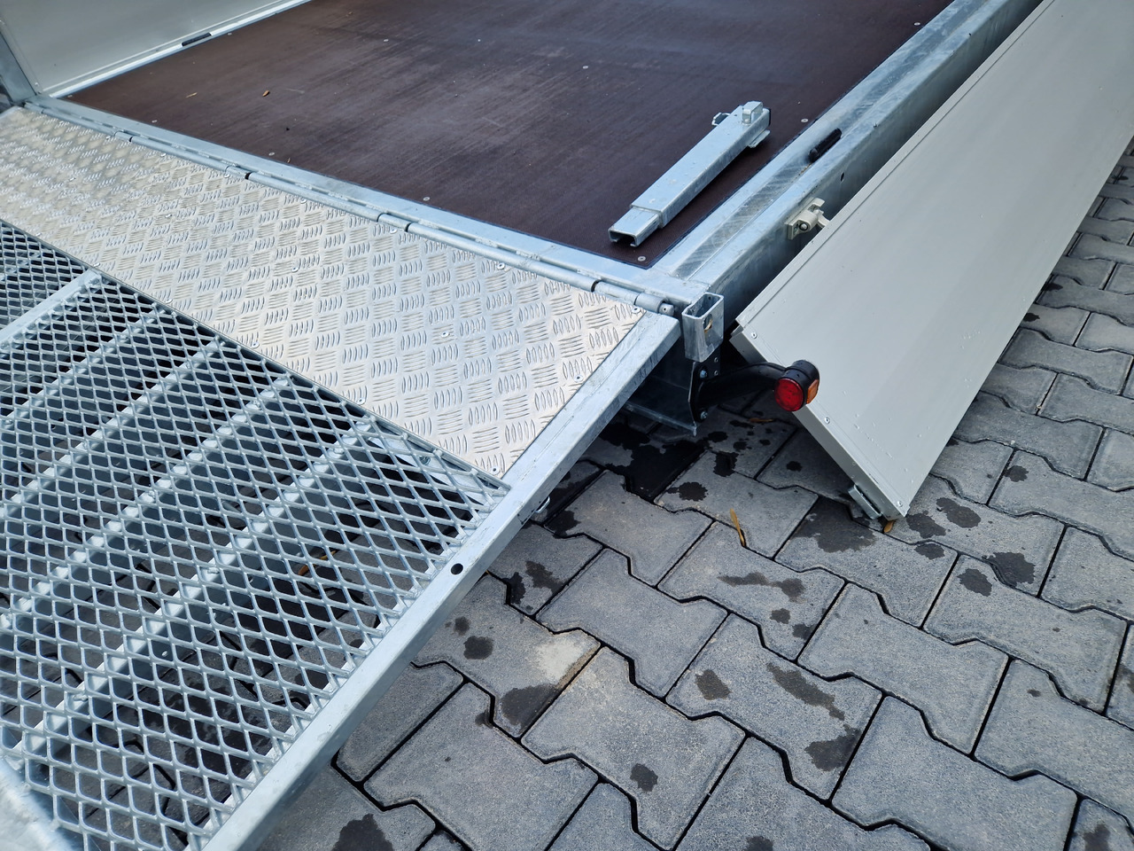 Variant Maschinentransporter 3563 UX Maxi Load 620x210x30cm LED Tridem Parabel black 3500kg - Remorque porte engin: photos 4 Variant Maschinentransporter 3563 UX Maxi Load 620x210x30cm LED Tridem Parabel black 3500kg - Remorque porte engin: photos 4