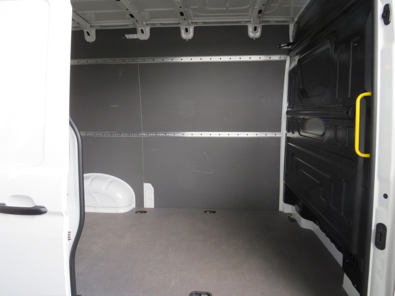 VOLKSWAGEN Crafter 35 L3H3 Kasten Klima ZV - Fourgon utilitaire: photos 5 VOLKSWAGEN Crafter 35 L3H3 Kasten Klima ZV - Fourgon utilitaire: photos 5
