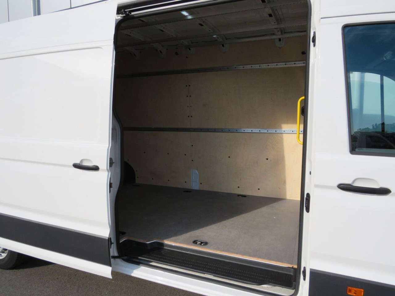 VOLKSWAGEN Crafter 35 L4H3 Kasten Euro6 Klima ZV - Fourgon utilitaire: photos 2 VOLKSWAGEN Crafter 35 L4H3 Kasten Euro6 Klima ZV - Fourgon utilitaire: photos 2