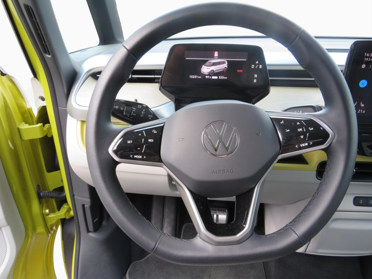 VOLKSWAGEN ID.Buzz Pro Design 150 kW Klima AHK Navi ZV - Voiture: photos 2 VOLKSWAGEN ID.Buzz Pro Design 150 kW Klima AHK Navi ZV - Voiture: photos 2