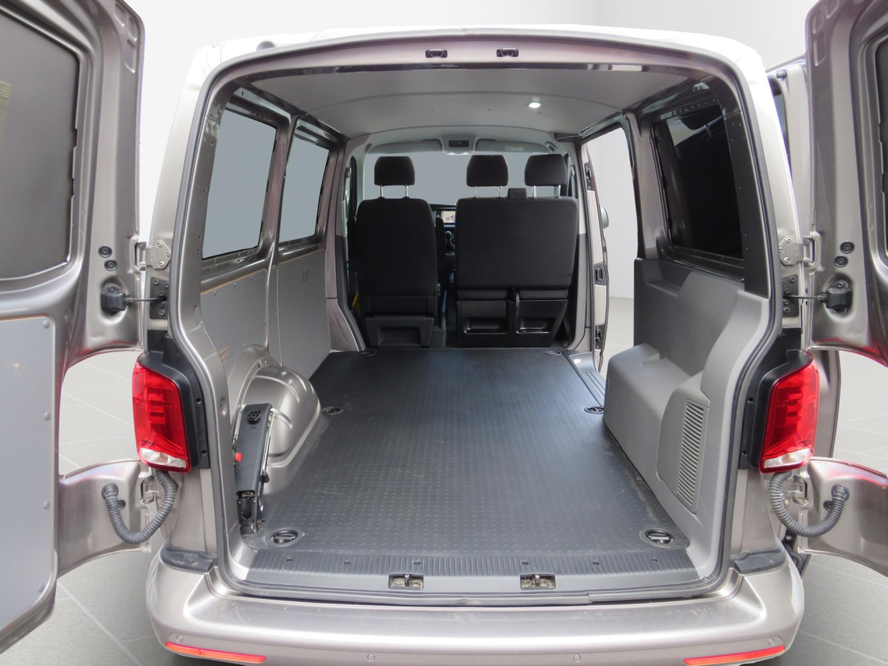 VOLKSWAGEN T6.1 Transporter Trendline 2.0 TDI Kasten Euro6 ZV - Fourgonnette: photos 4 VOLKSWAGEN T6.1 Transporter Trendline 2.0 TDI Kasten Euro6 ZV - Fourgonnette: photos 4