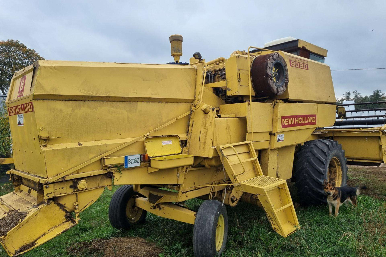 New Holland 8050 - Moissonneuse-batteuse: photos 4 New Holland 8050 - Moissonneuse-batteuse: photos 4
