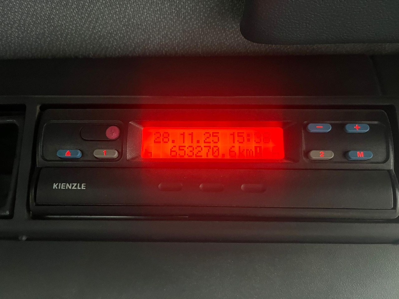 Isuzu Forward N75.190 - Camion à rideaux coulissants: photos 5 Isuzu Forward N75.190 - Camion à rideaux coulissants: photos 5