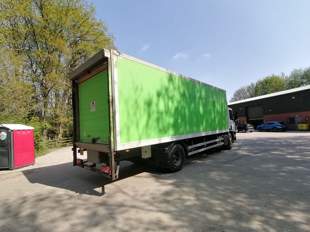 Scania P230 4x2 Box Van - Fourgon grand volume: photos 4 Scania P230 4x2 Box Van - Fourgon grand volume: photos 4