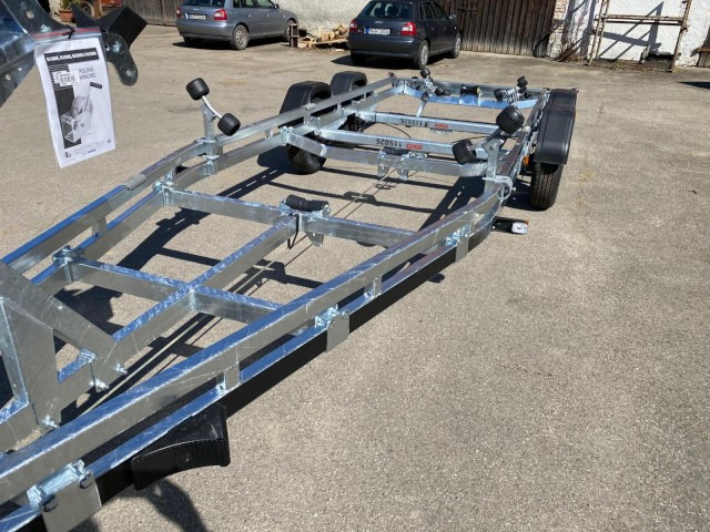 Brenderup Brenderup Premium Bootsanhänger 242500TB SR mit Superrollen, 2,5 to. 7,2m/ 24 Fuß - Remorque bateau: photos 4 Brenderup Brenderup Premium Bootsanhänger 242500TB SR mit Superrollen, 2,5 to. 7,2m/ 24 Fuß - Remorque bateau: photos 4