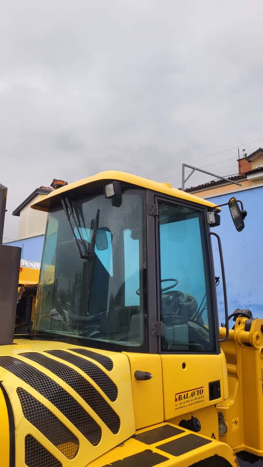 2906698 cabin for Volvo L30, L30B, L32, L32B, L35, L35B, L40, L45B - Cabine pour Chargeuse: photos 3 2906698 cabin for Volvo L30, L30B, L32, L32B, L35, L35B, L40, L45B - Cabine pour Chargeuse: photos 3