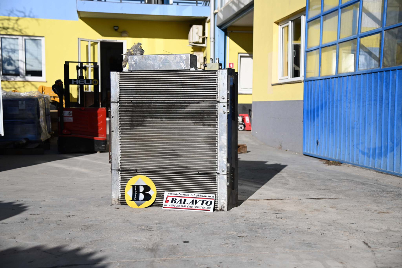 AKG engine cooling radiator - Radiateur pour Engins de chantier: photos 1 AKG engine cooling radiator - Radiateur pour Engins de chantier: photos 1