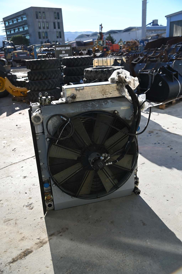 AKG engine cooling radiator - Radiateur pour Engins de chantier: photos 3 AKG engine cooling radiator - Radiateur pour Engins de chantier: photos 3