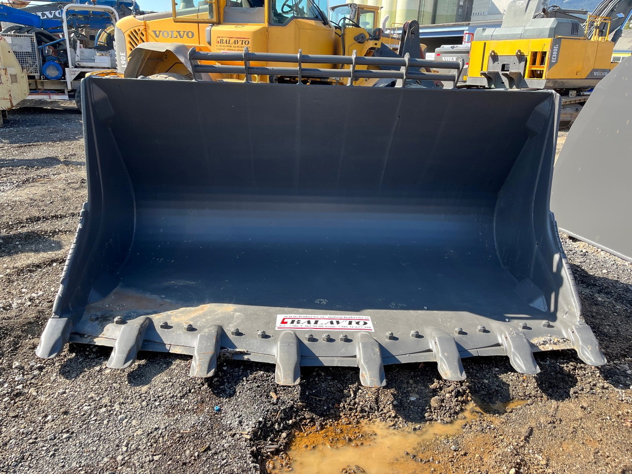 BALAVTO Loader bucket 3350 mm - Godet pour chargeur: photos 1 BALAVTO Loader bucket 3350 mm - Godet pour chargeur: photos 1