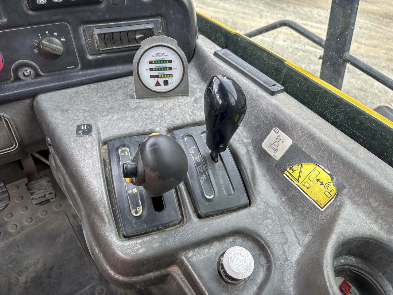 Tombereau articulé CATERPILLAR 740: photos 10