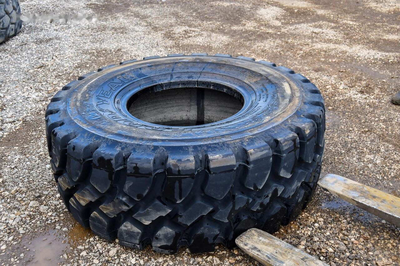 Goodyear 20.5R25 - Roue complète: photos 3 Goodyear 20.5R25 - Roue complète: photos 3