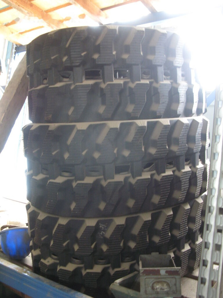 TAERYUK YB370X107X41 - Chenille pour Pelle: photos 1 TAERYUK YB370X107X41 - Chenille pour Pelle: photos 1