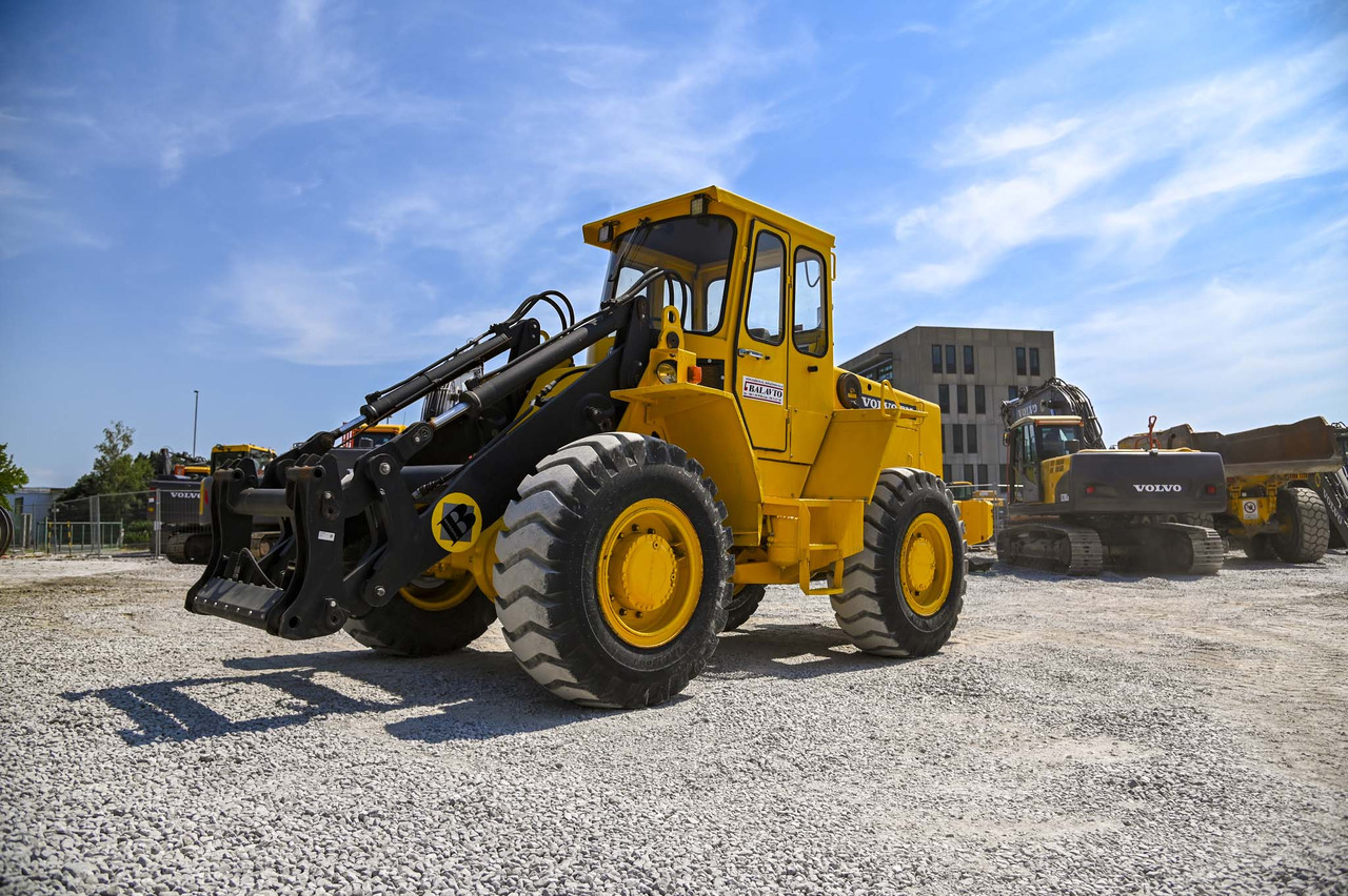 VOLVO BM4300 - Chargeuse sur pneus: photos 1 VOLVO BM4300 - Chargeuse sur pneus: photos 1