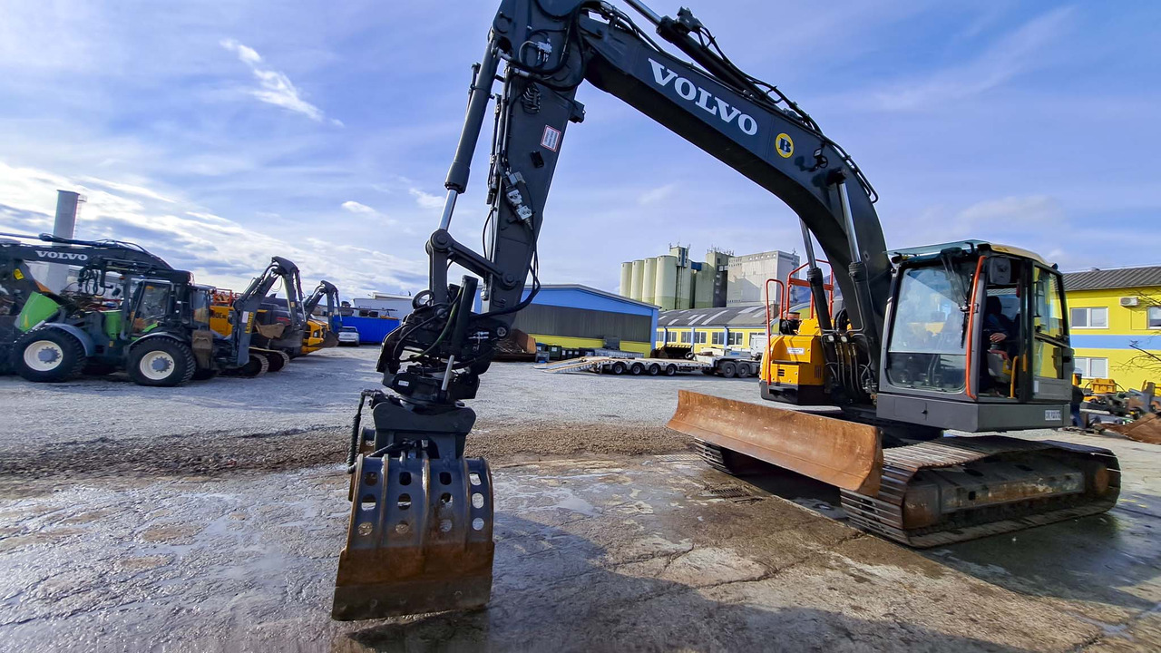 VOLVO ECR235EL - Pelle sur chenille: photos 1 VOLVO ECR235EL - Pelle sur chenille: photos 1